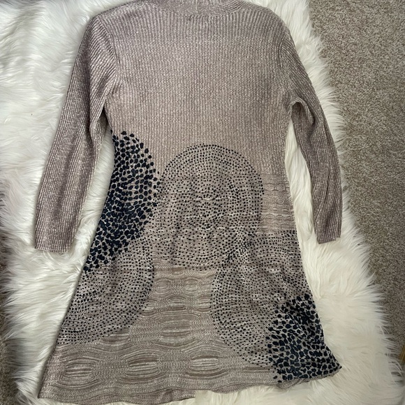 Never worn - 3 piece outfit - pants, top & long sweater - Picture 6 of 12